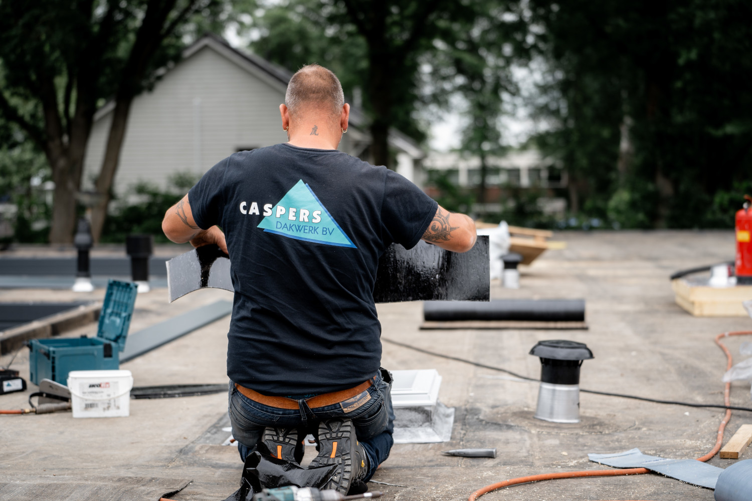 Aanleggen van platte dakbedekking school Heerenveen