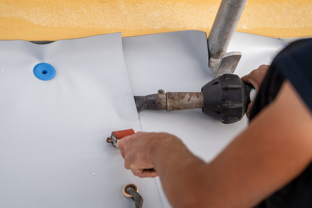 Renoveren van dak met PVC
