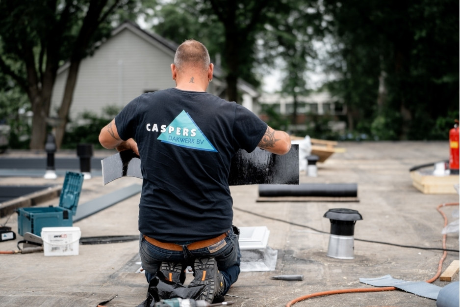 dak renoveren op platdak en aanleggen bitumen